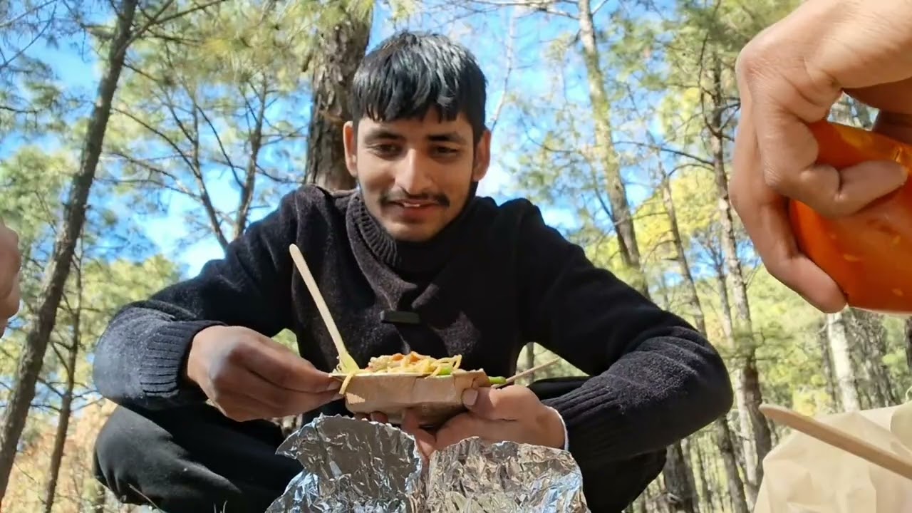 Day 8: Bus Miss Ho Gayi 🤦‍♂️ | Kurkure Momos & Mountain Picnic 🏔️ | Daily Vlog 