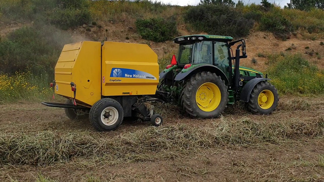 John Deere 5125 R and New Holland BR 6090