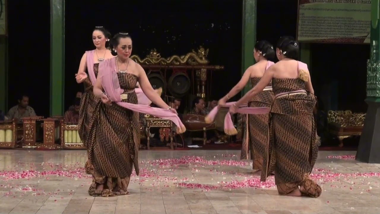 Srimpi Dhempel  (at SMKI Surakarta, Langen Beksan Nemlikuran, 26 April, 2012)