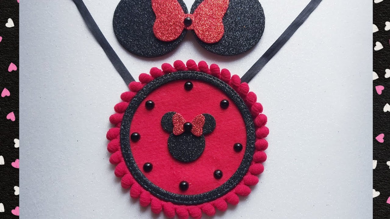 Colar Pet em feltro e pompons