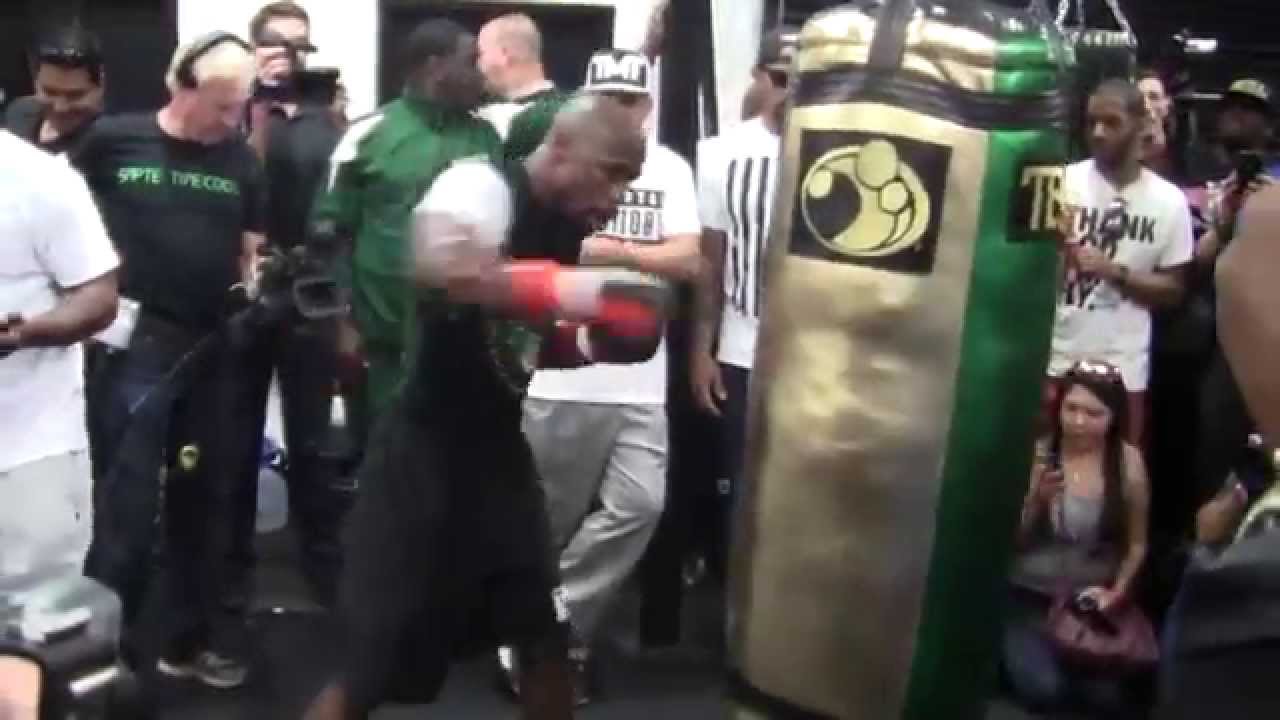 FLOYD MAYWEATHER CIRCUIT TRAINING! Heavy Bag, Mitt Workout & Body Shield pacquiao vs mayweather