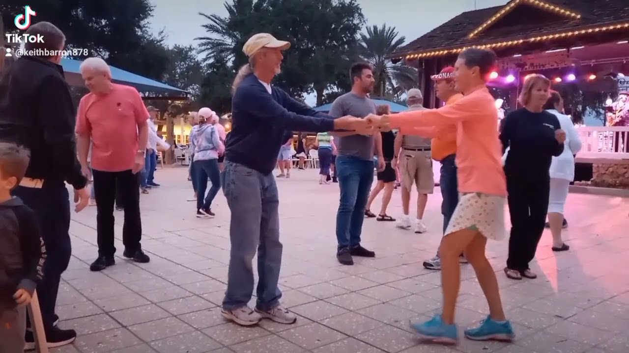 Nightly entertainment, The Villages