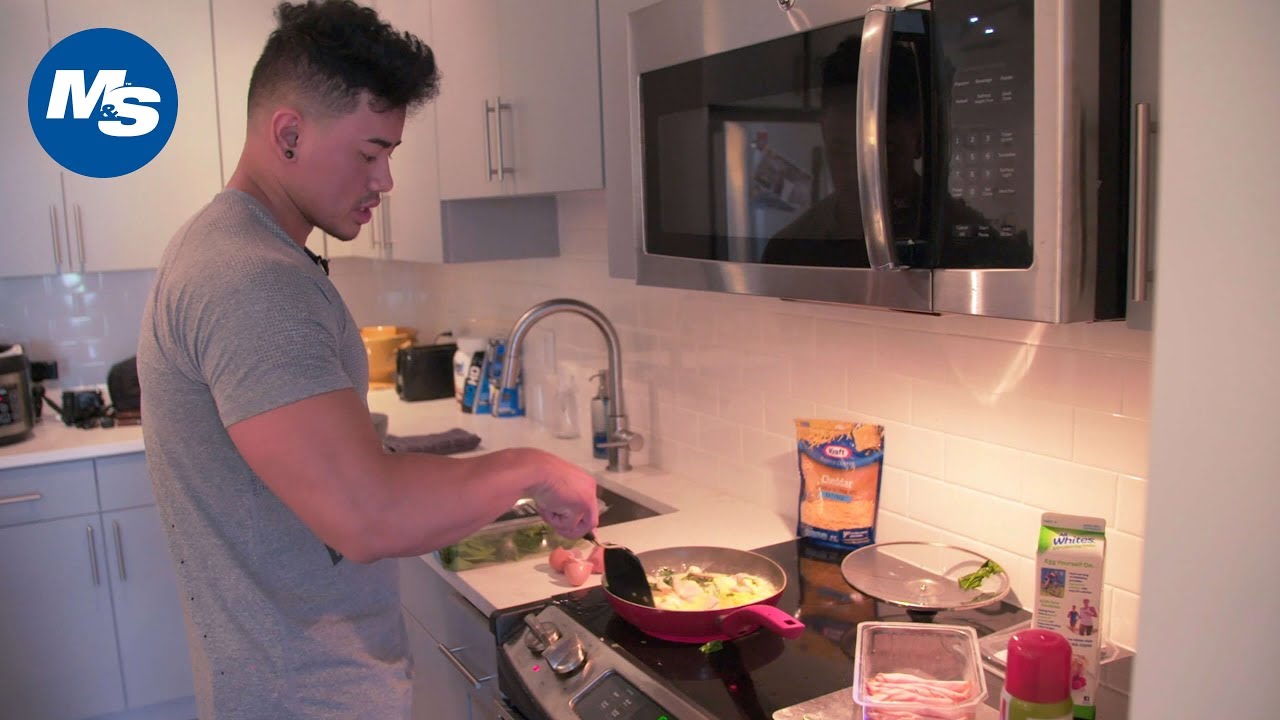 What Physique Pros Eat for Breakfast | Steven Cao's High Protein Egg Scramble