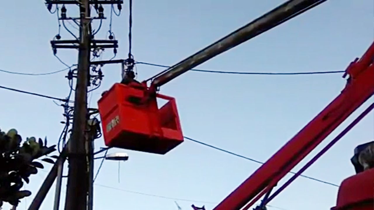 Μπλακ άουτ στην Θήβα - Έκρηξη σε μετασχηματιστή της ΔΕΗ
