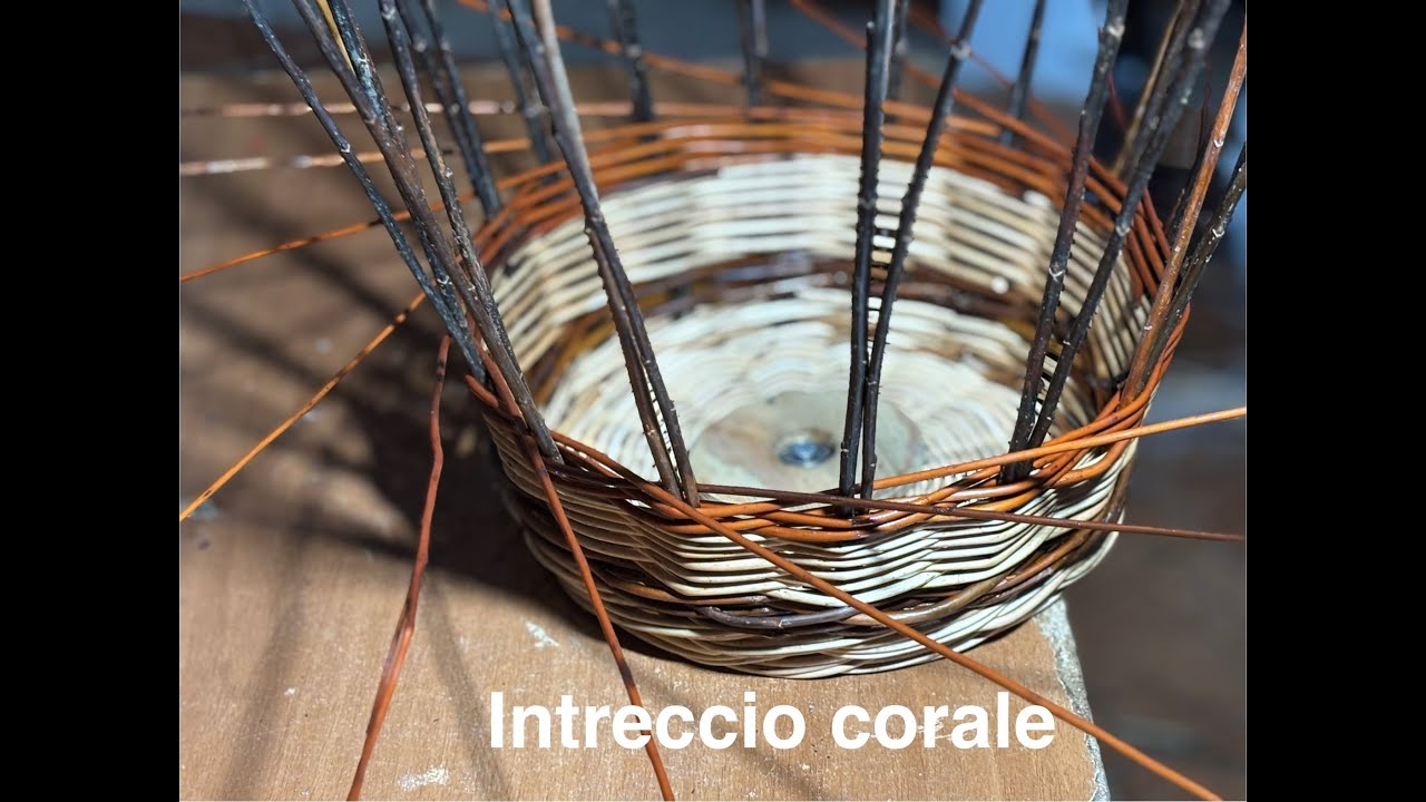 Tecnica di Intreccio Corale: Come Realizzare le Pareti di un Cesto in Vimini