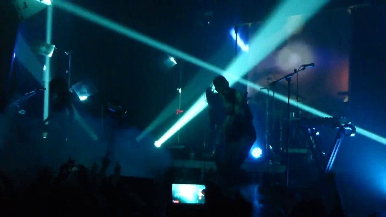IAMX / THE ALTERNATIVE / MOULIN ROUGE, PARIS 05/03/18 (Janine fall)