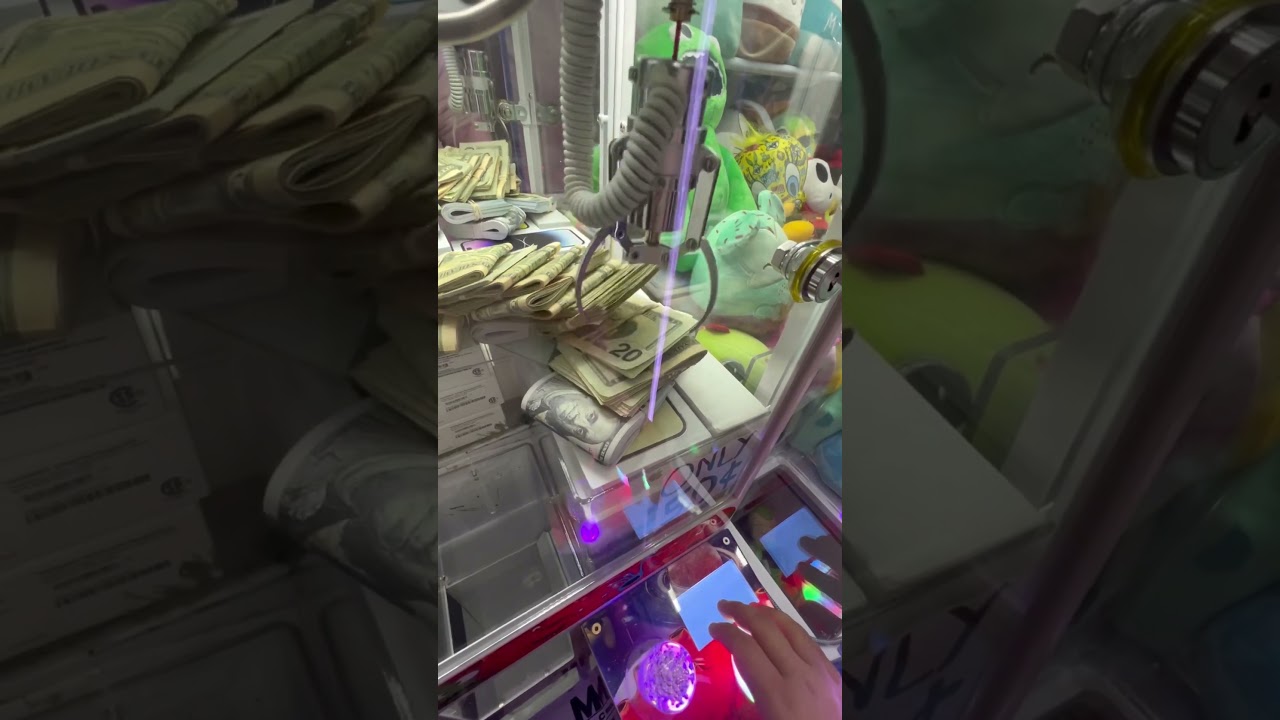 Huge Cash Claw Machine Wins 🤑 #shorts #clawmachine #arcade