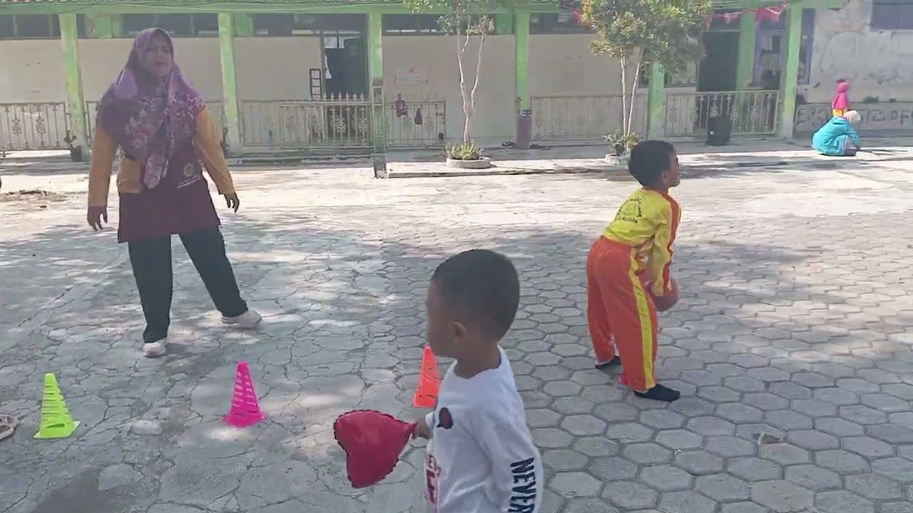 TK PGRI Kalangenan bermain bola
