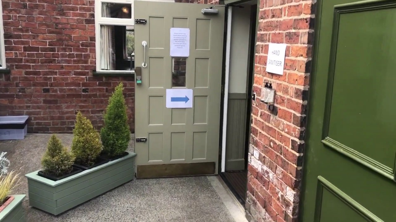 Arrival and departure at The Drovers Arms for takeaway collection