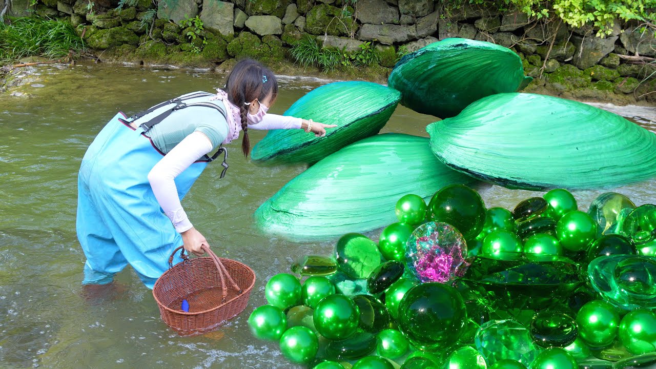 Alone with the River: The Fearless Diver Who Plunders Giant Mussels for Nature’s Rarest Pearls