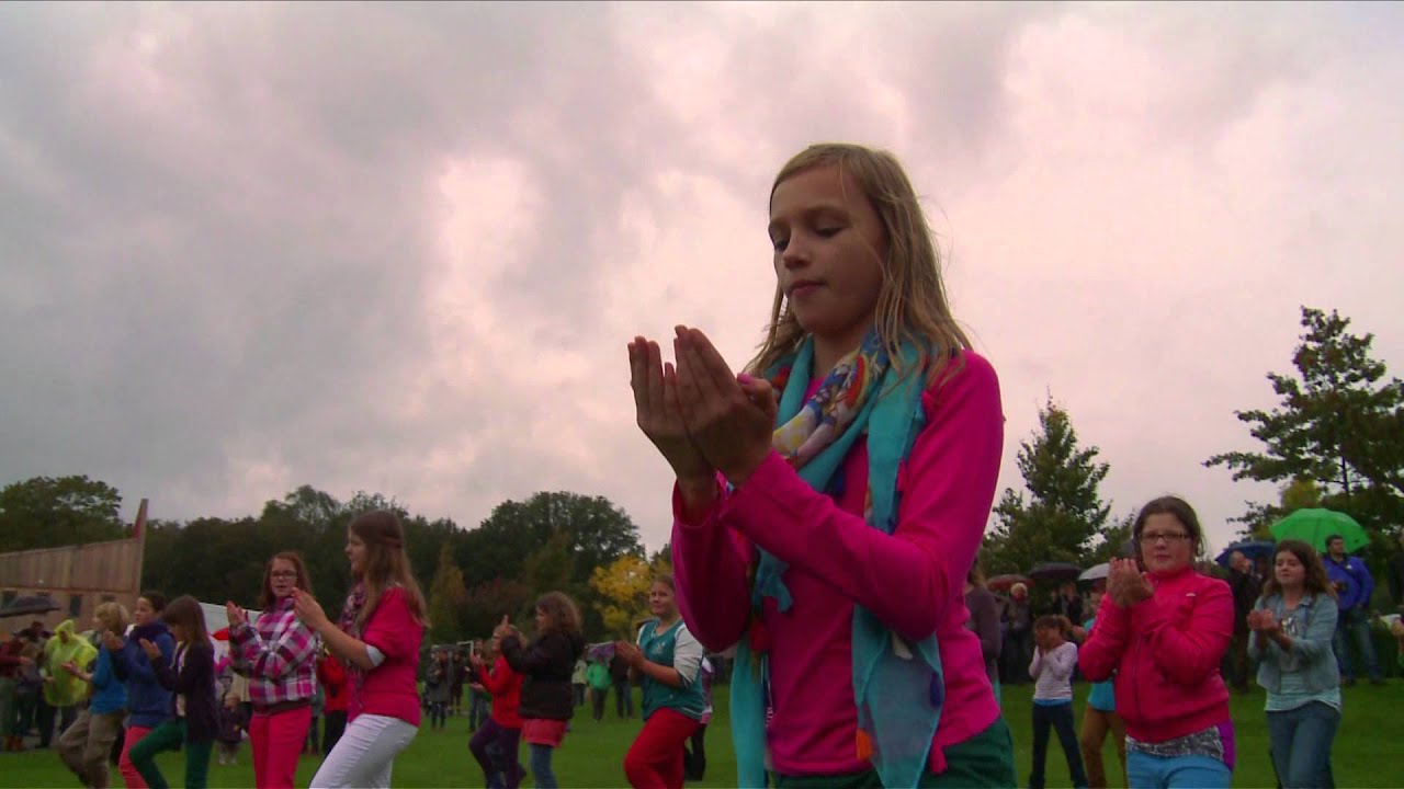 Flashmob met 550 kinderen van stichting Akkoord