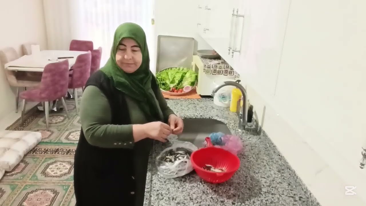 Temizlik yapalım bugün günlerden nar gibi kızarmış hamsi bakmadan geçmeyin
