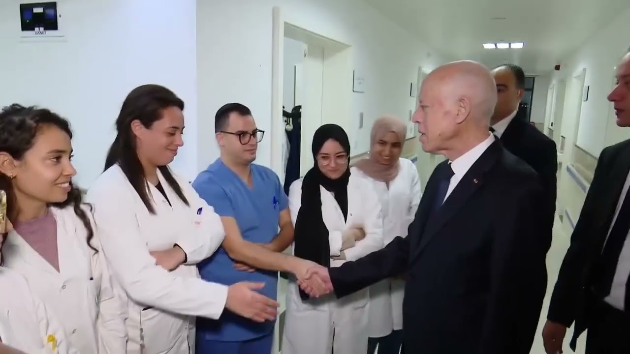 زيارة رئيس الجمهورية قيس سعيد الى المستشفى العسكري بصفاقس
