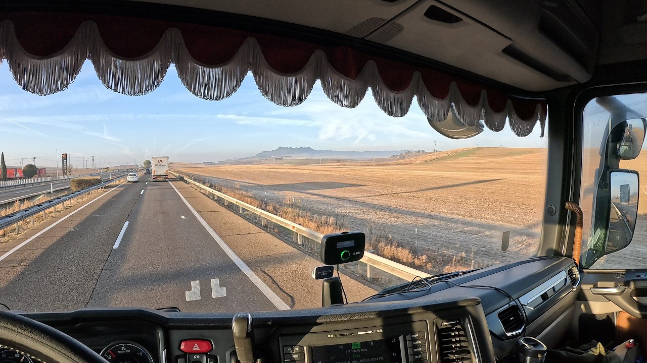 Truck Vlog - First Time in Spain. Border, Fog and Amazing Landscapes on The Road to Zamora.
