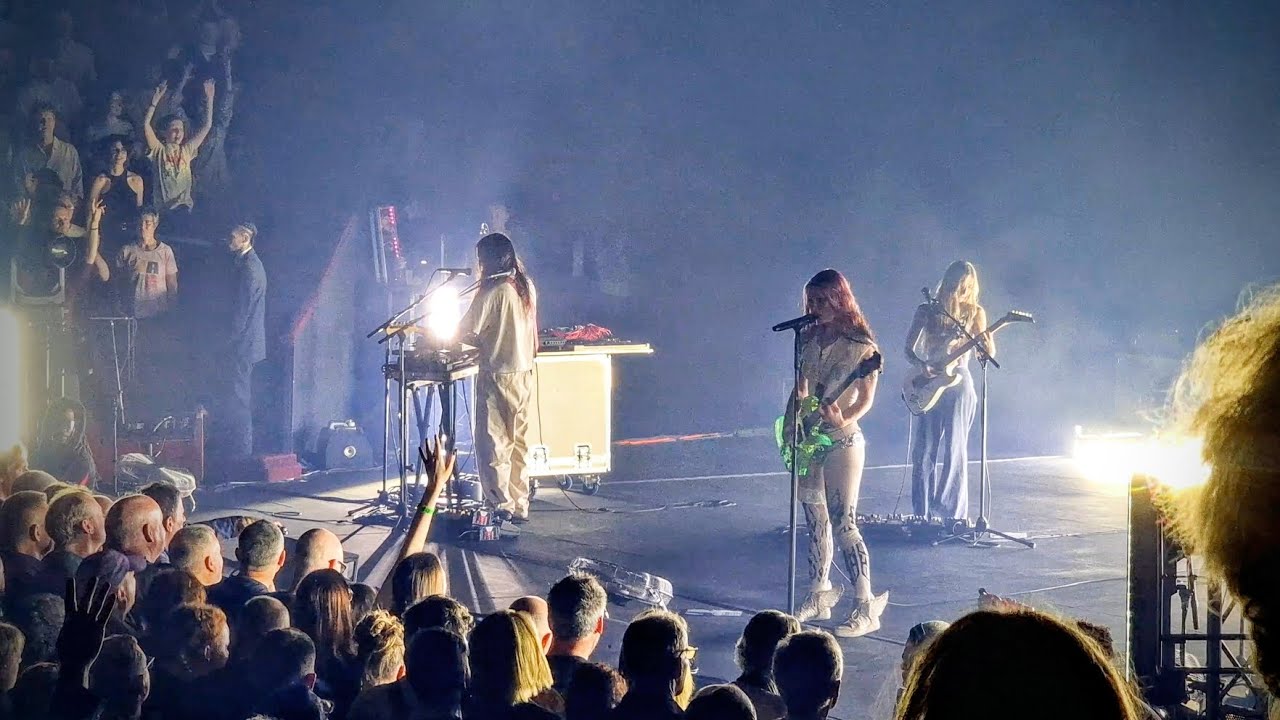 Wet Leg - Angelica - Royal Albert Hall London 13/11/2025