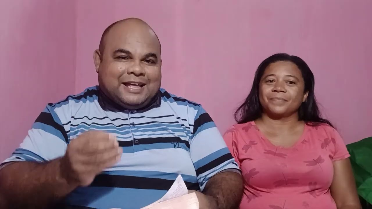 Louvou da harpa com a palavra de Deus.