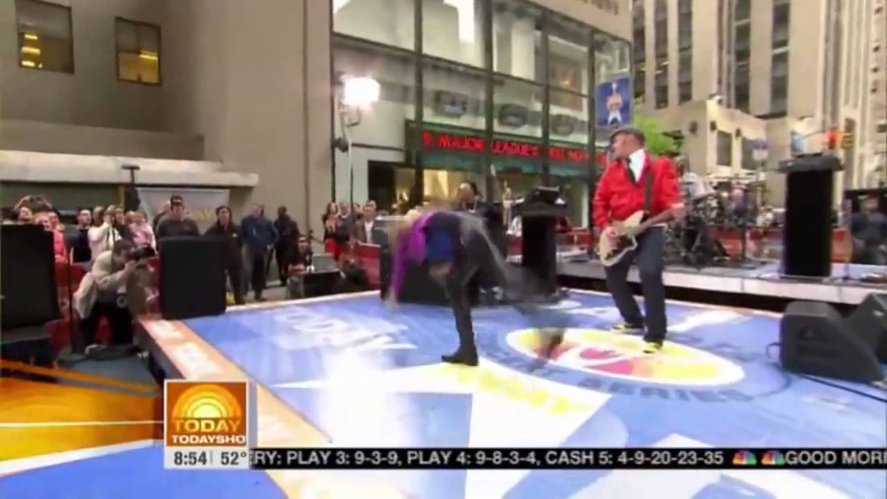Fergie Does Cartwheels