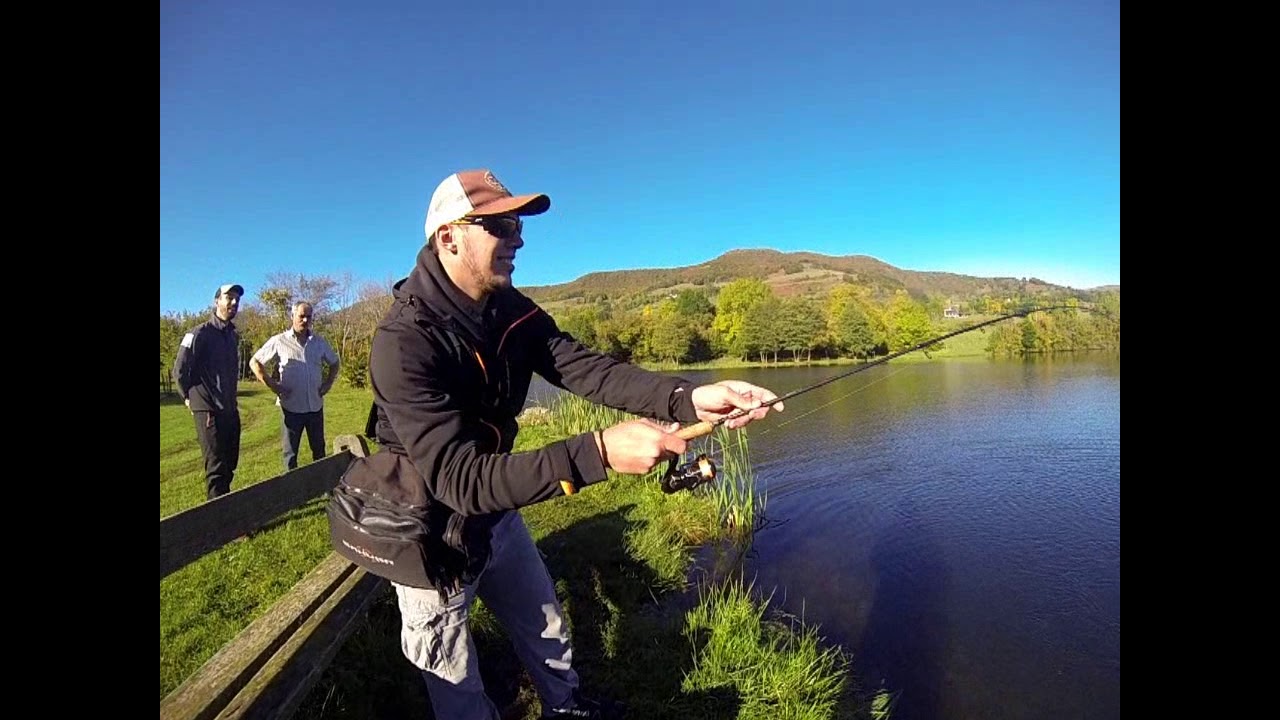 pêche de la truite en lac de réservoir ( Cantal )