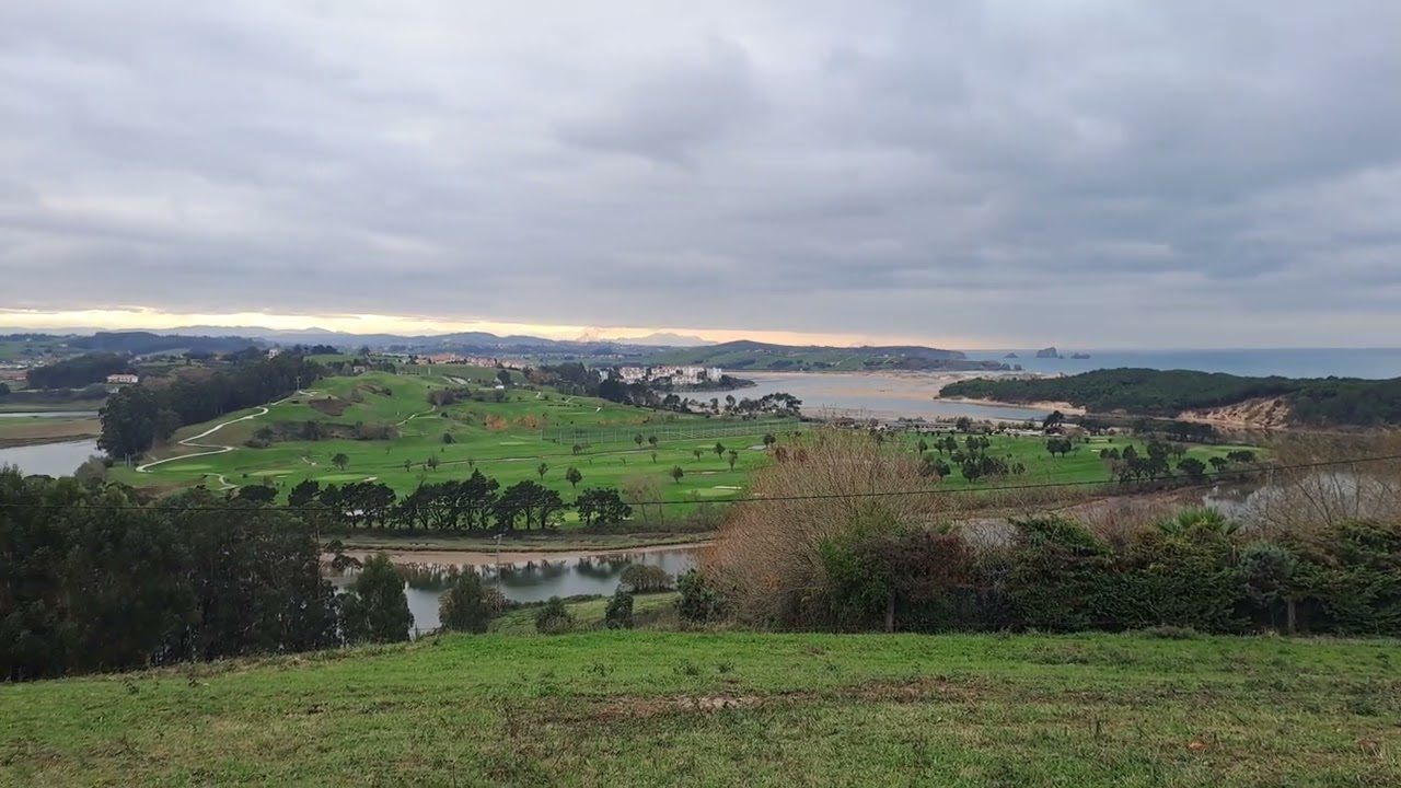 R&iacute;a de Mogro en Cantabria.