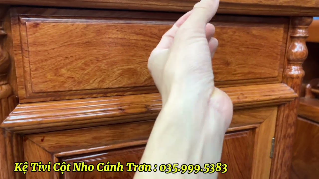 Giá Rẻ Bình Dân - Chiếc Kệ Tivi Cột Nho Con Sóc Cánh Trơn Lựa Vân Gỗ Hương Đá 