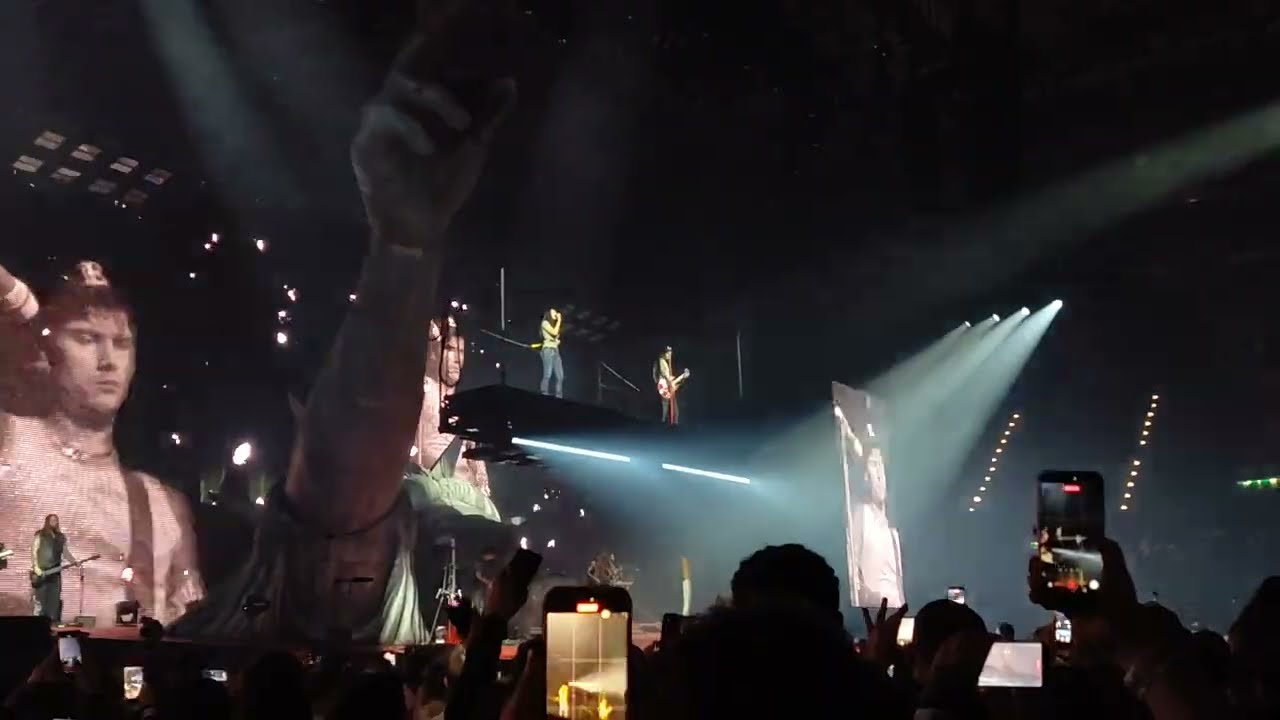 mgk - iris (with Julia Wolf) (Live)