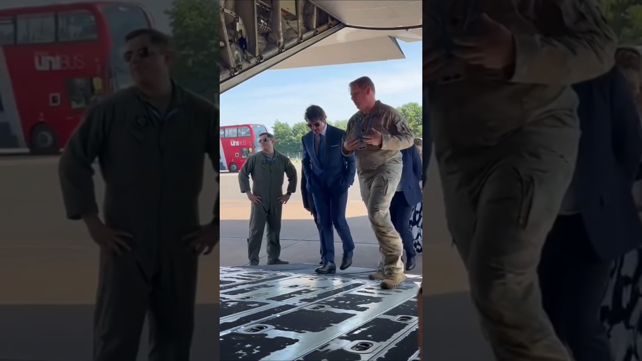 Tom Cruise arrives for RIAT in RAF Fairford in Gloucestershire 💪