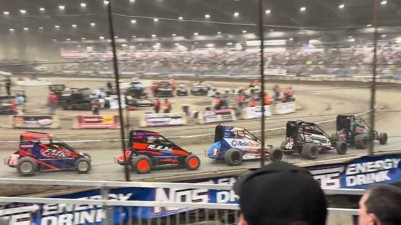 B main win at the Chili Bowl!  🏁🏁