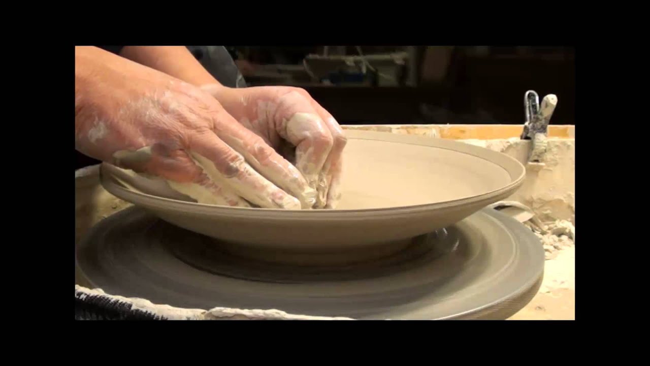Att dreja ett fat /to throw a plate of clay..english subtitles