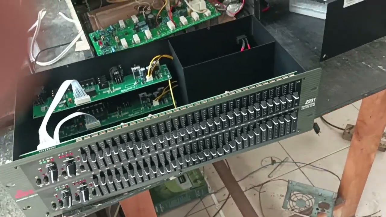 ISI Mesin di DALAM Equalizer dbx 2231 Limiter with TYPE III NR