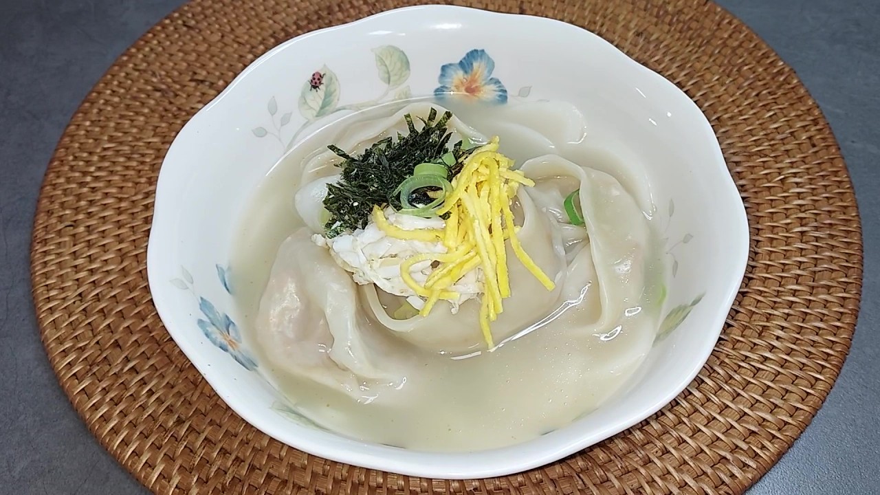 간편하게 맛있는 김치만둣국을 끓여요~~~
