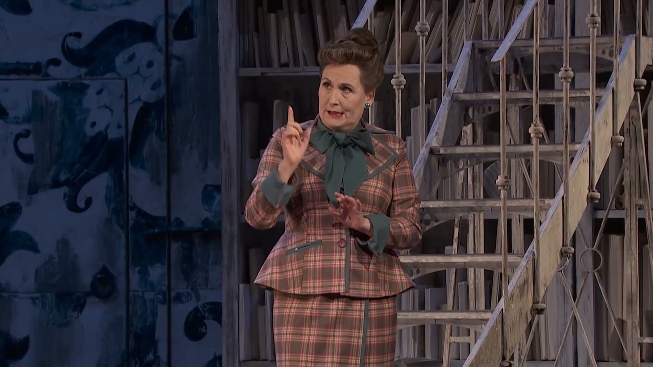 Barber of Seville Il vecchiotte circa moglie Janis Kelly as Berta Glyndebourne 2016