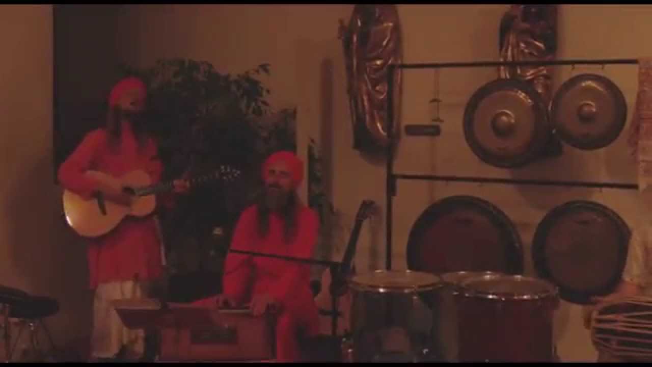 Baba Nam Kevalam Mantra Kiirtan