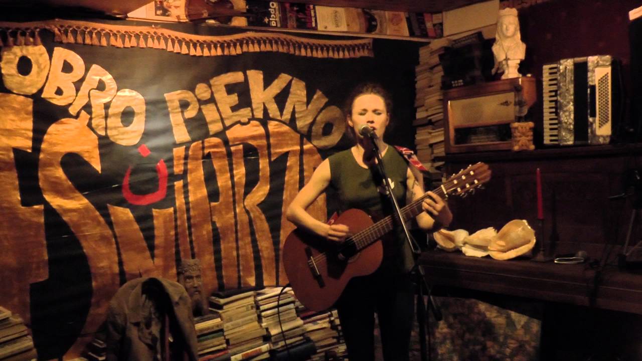 KAROLINA STARZEWSKA  ,,Szukałem Cię wśród jabłek