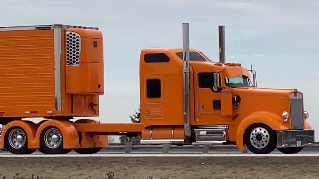 Truck Spotting From The Highway Featuring Old Trucks and Awesome Largecars!