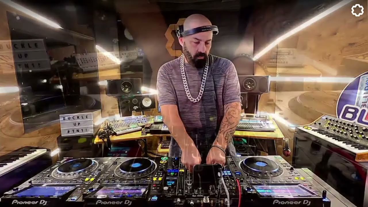 Buckle Up 002 - Live Mix By HEVI LEVI