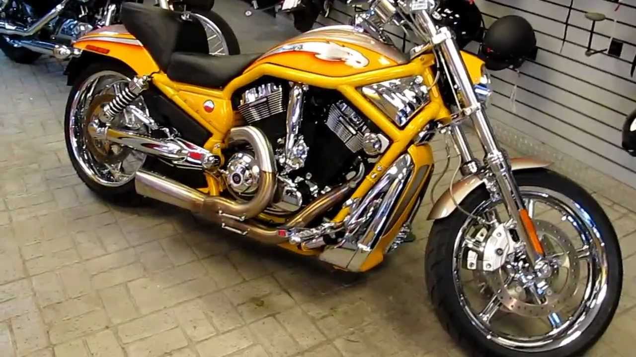 2006 Harley-Davidson CVO screamin eagle, v-rod, vance & Hines, Two into one header, CVO Heaven