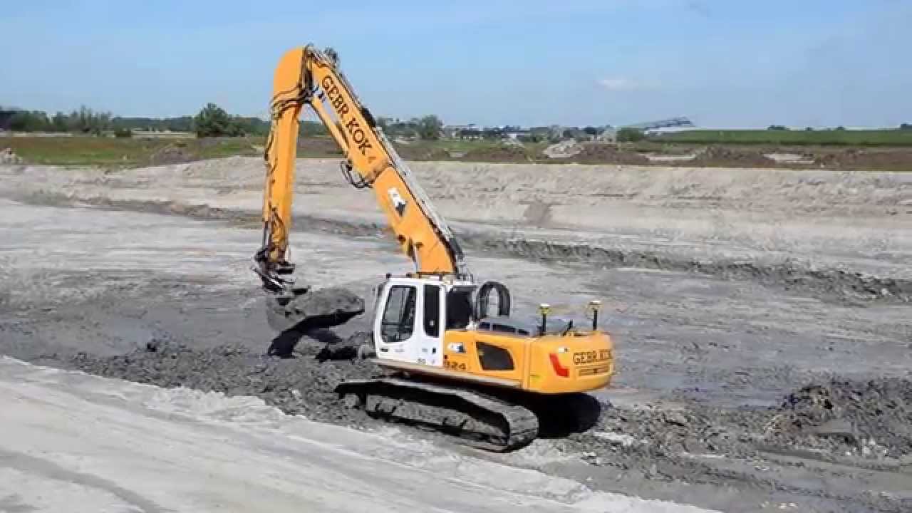 Liebherr R924C special longreach excavator - Gebr. Kok