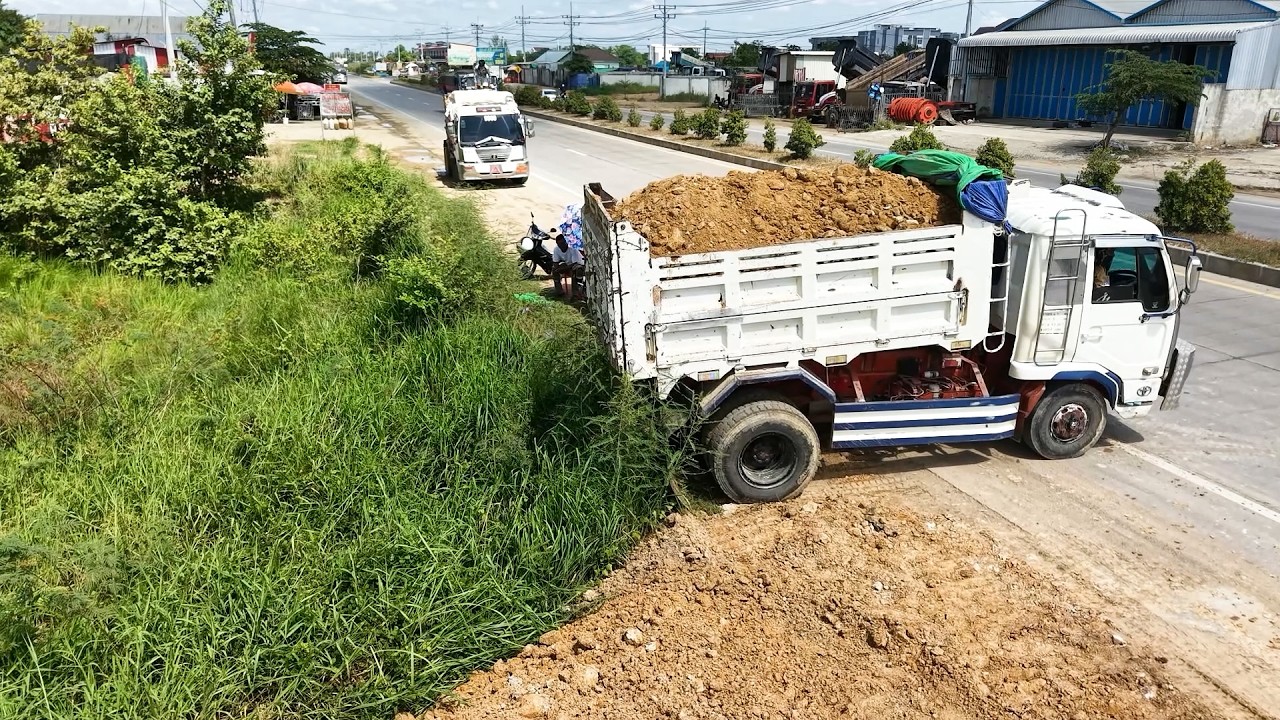 New Start Landfill Task! Skill With Technique Of Bulldozer Push Soils Into Low Land With Team Trucks