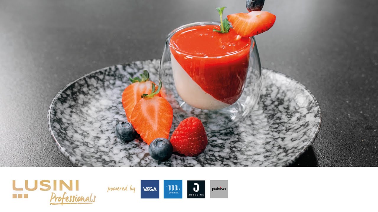 LUSINI Professionals: Tonkabohnen Panna Cotta auf Erdbeer Coulis