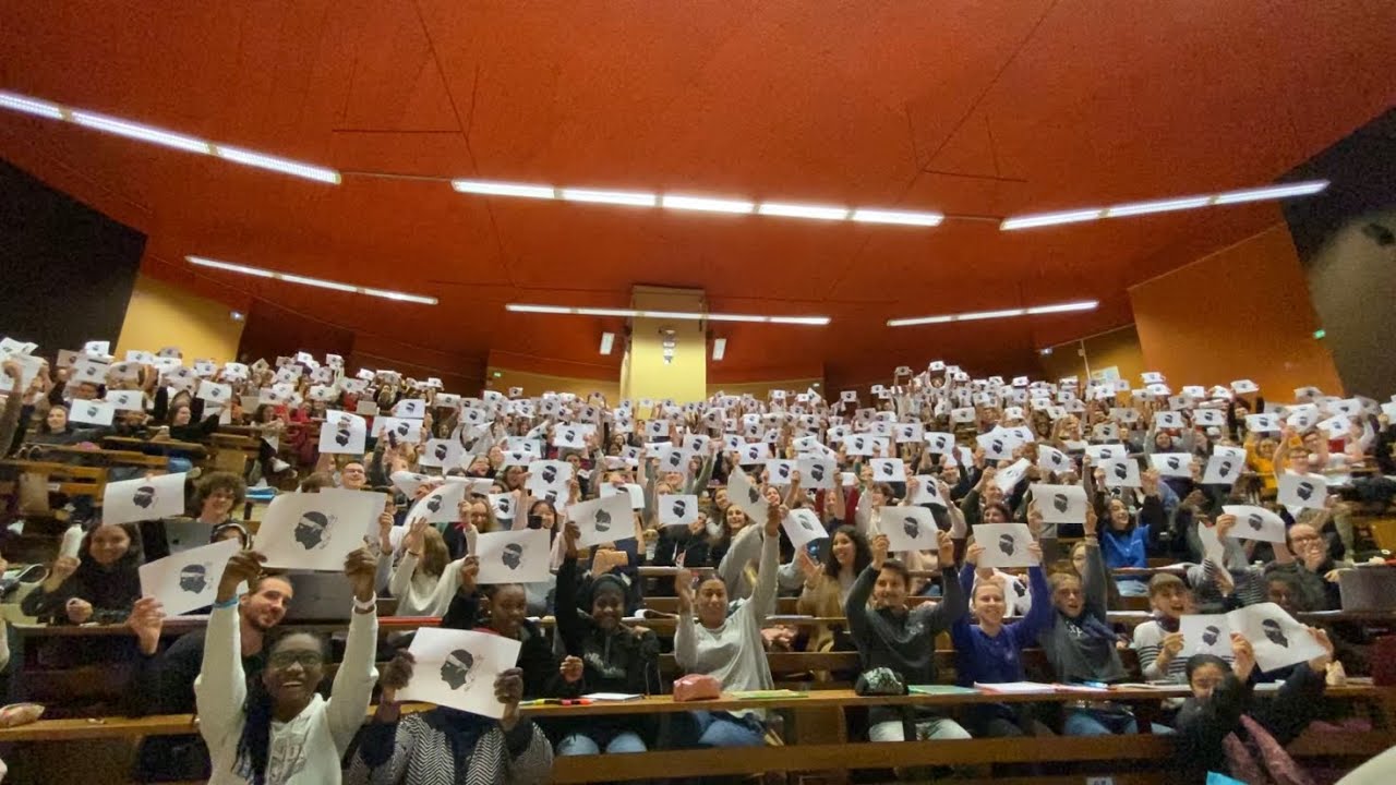 Retour du professeur après maladie. POV 2