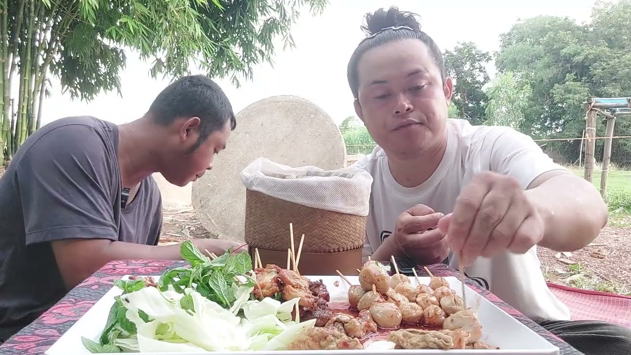 ข้าวเหนียวหมดเป็นติบหิวหนักมาก เมนูที่อร่อยสุดๆและหาซื้อได้ง่ายๆแต่สาวเฉิ่มชอบสุดๆ