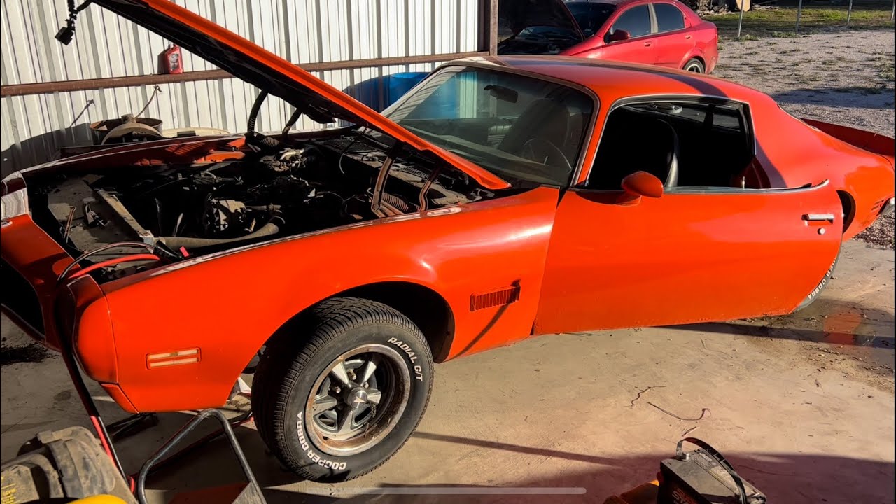 Pontiac Firebird 1971 года выпуска. Неисправен механический топливный насос? Установка электричес...