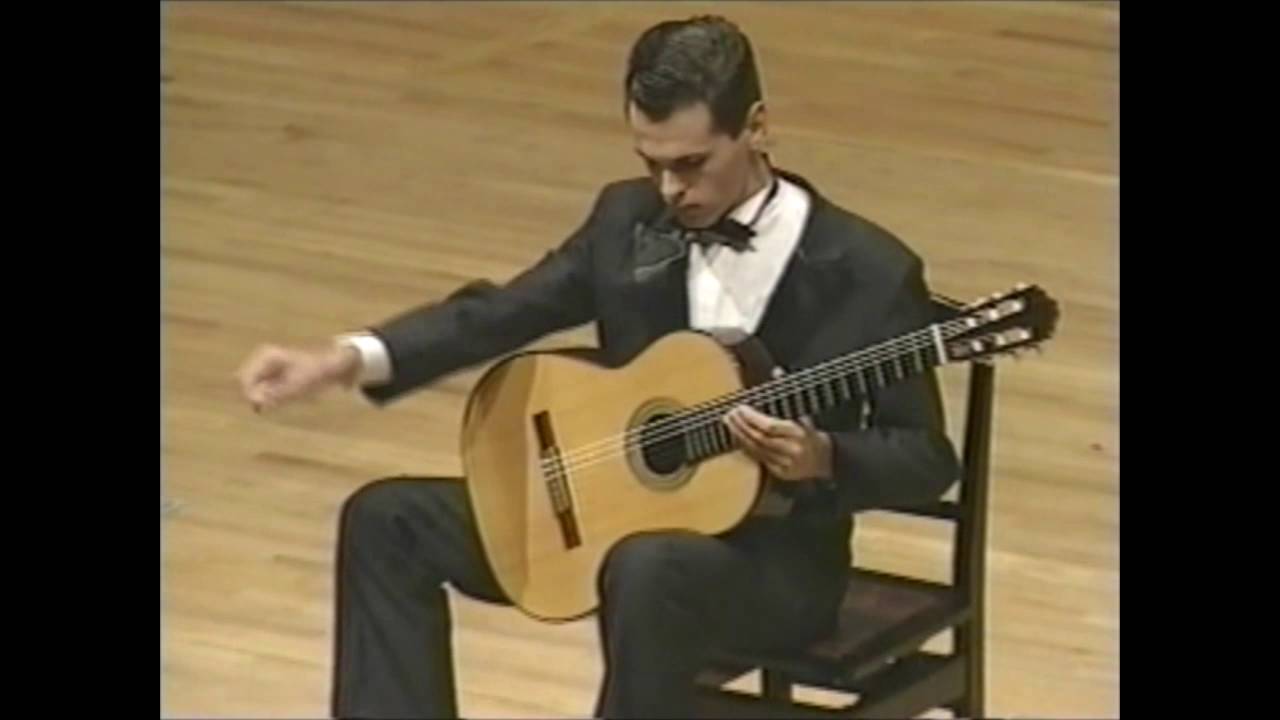 FLAVIO APRO plays VILLA-LOBOS' SUITE POPULAIRE BRESILIENNE