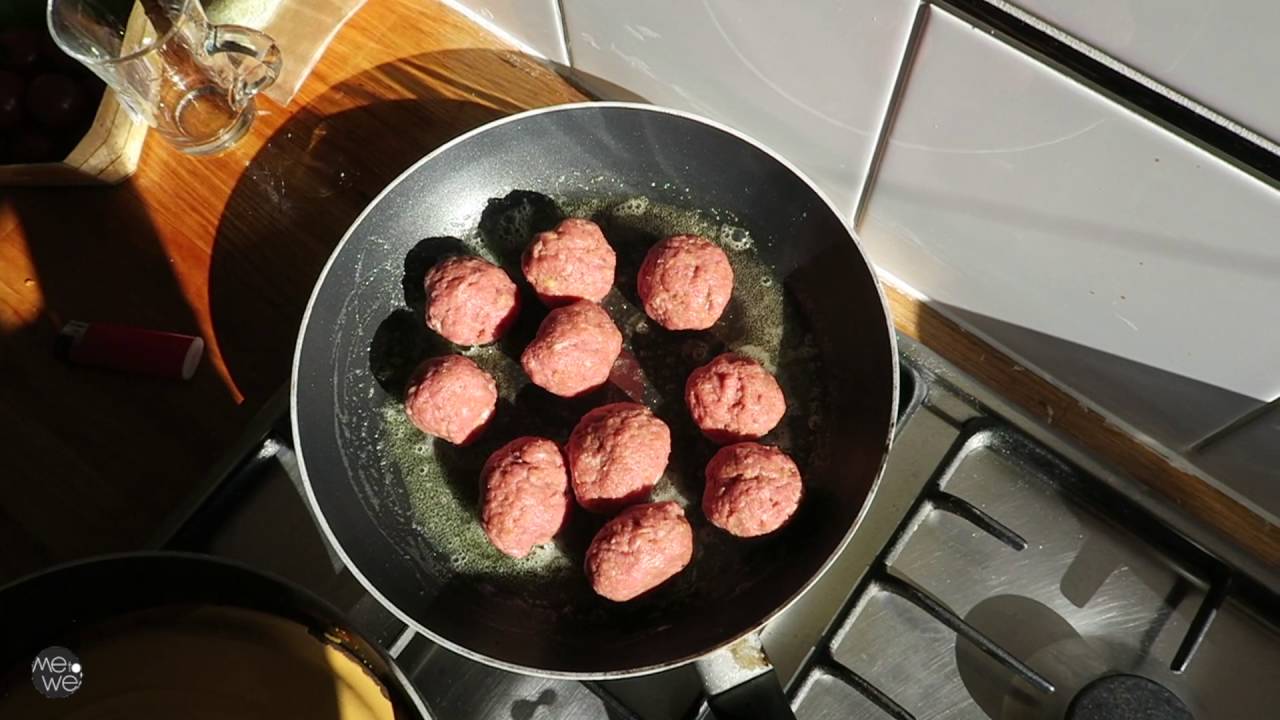 Als je alles uit de keukenkast trekt voor je kind | Me-to-We
