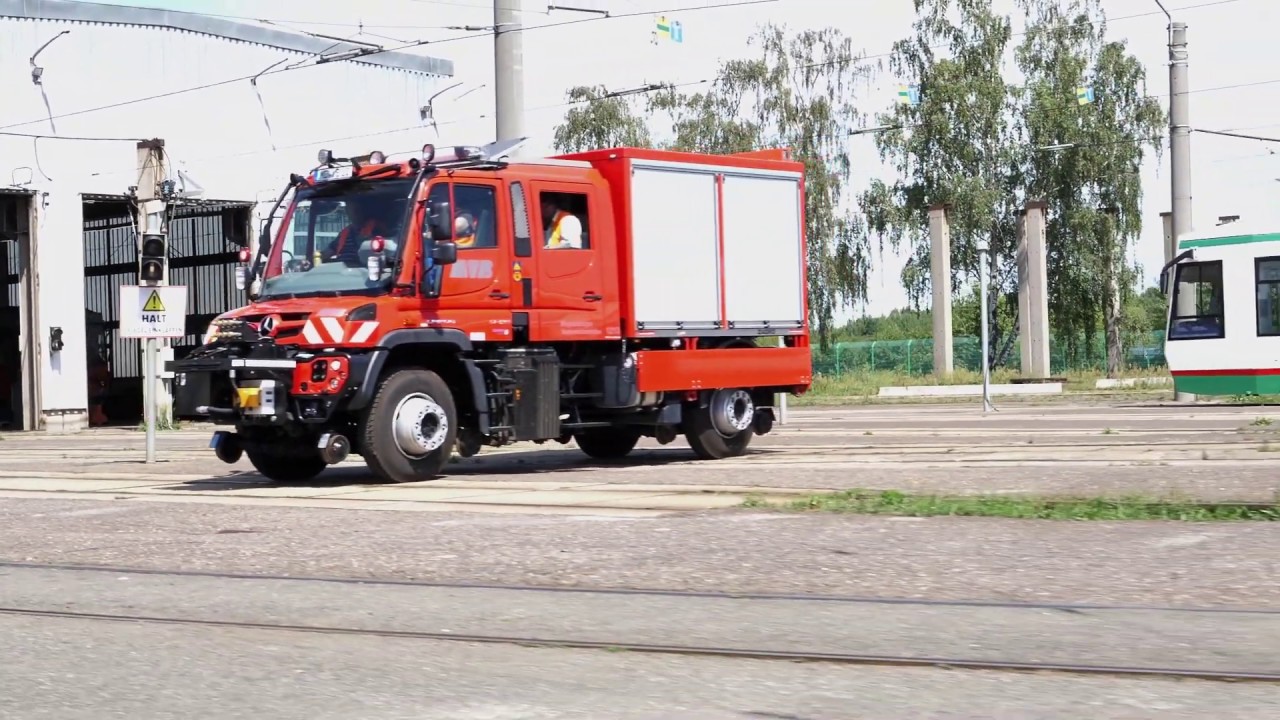 Zweiwege-Unimog Hilfszug f&uuml;r Rettungs- und Serviceeins&auml;tze auf der Schieneninfrastruktur