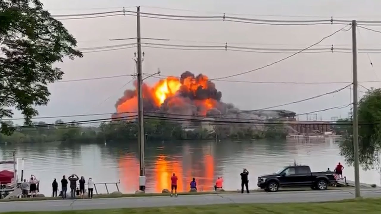 Detroit-area power plant demolished by explosives in US