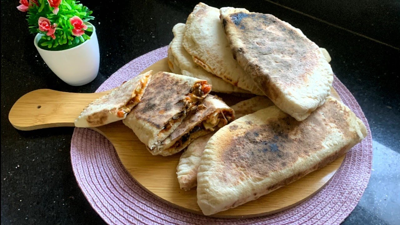 بيتزا مطبقه على الطاوه بالخضرة والدجاج 🍕🍕