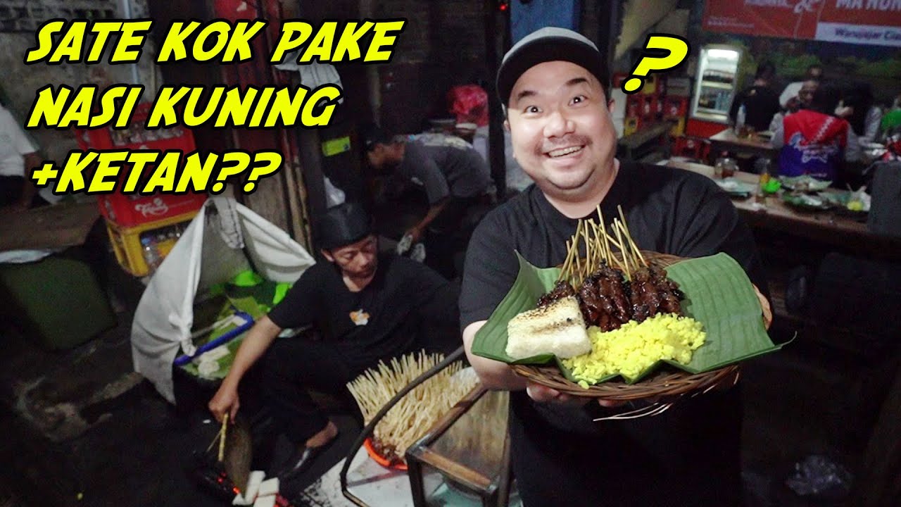 GAK BERHENTI NGUNYAH MAKAN SATE PAKE NASI KUNING DAN KETAN!!