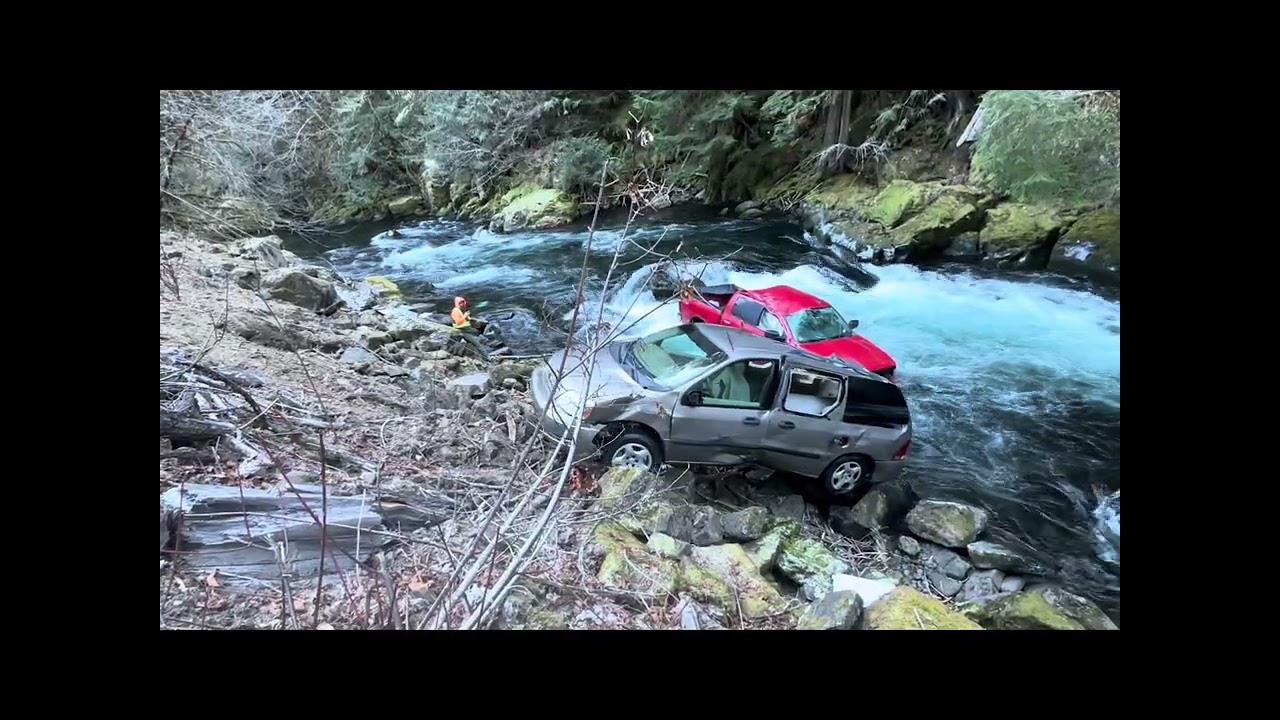 2 vehicles ended up in River 