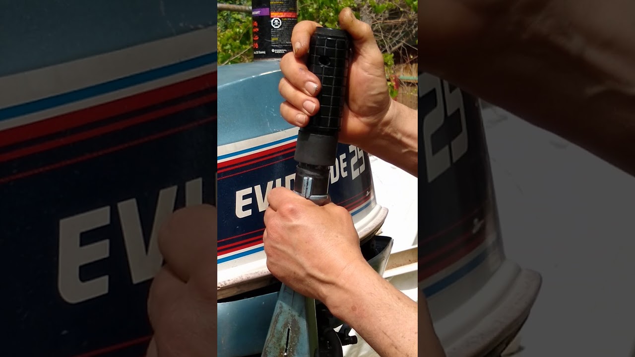 Lubricating the tiller arm and throttle of my 1981 evenrude outboard motor.